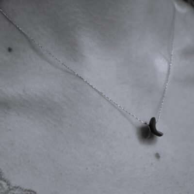 Collier "Pétales" noir